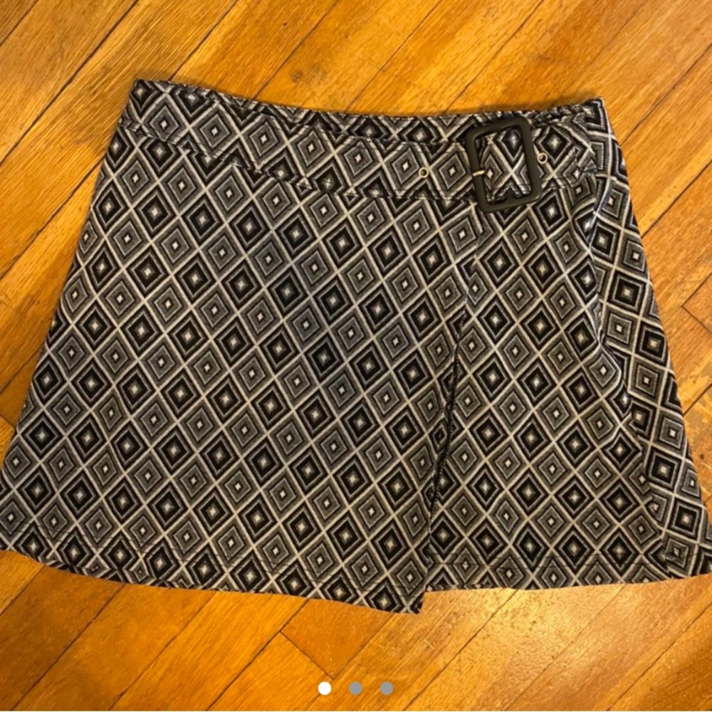 90s does 60s bewitched mini skirt